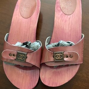 Chanel patent pink pretty clogs